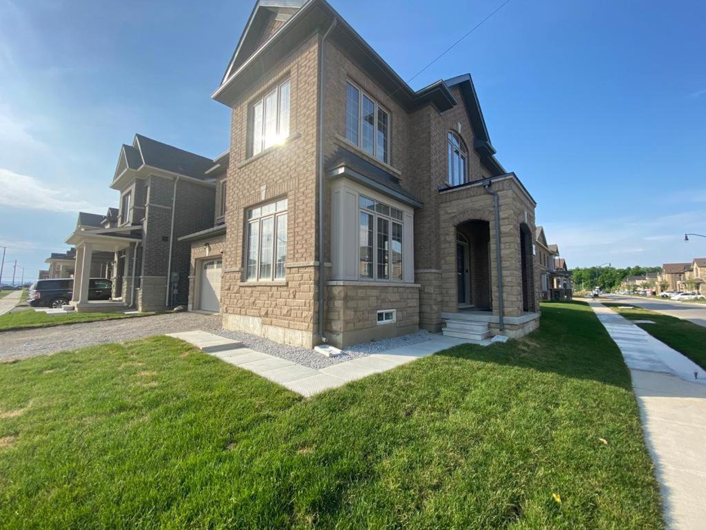 537 Veterans Dr Brampton On L7A 0C4 Villa Buitenkant foto