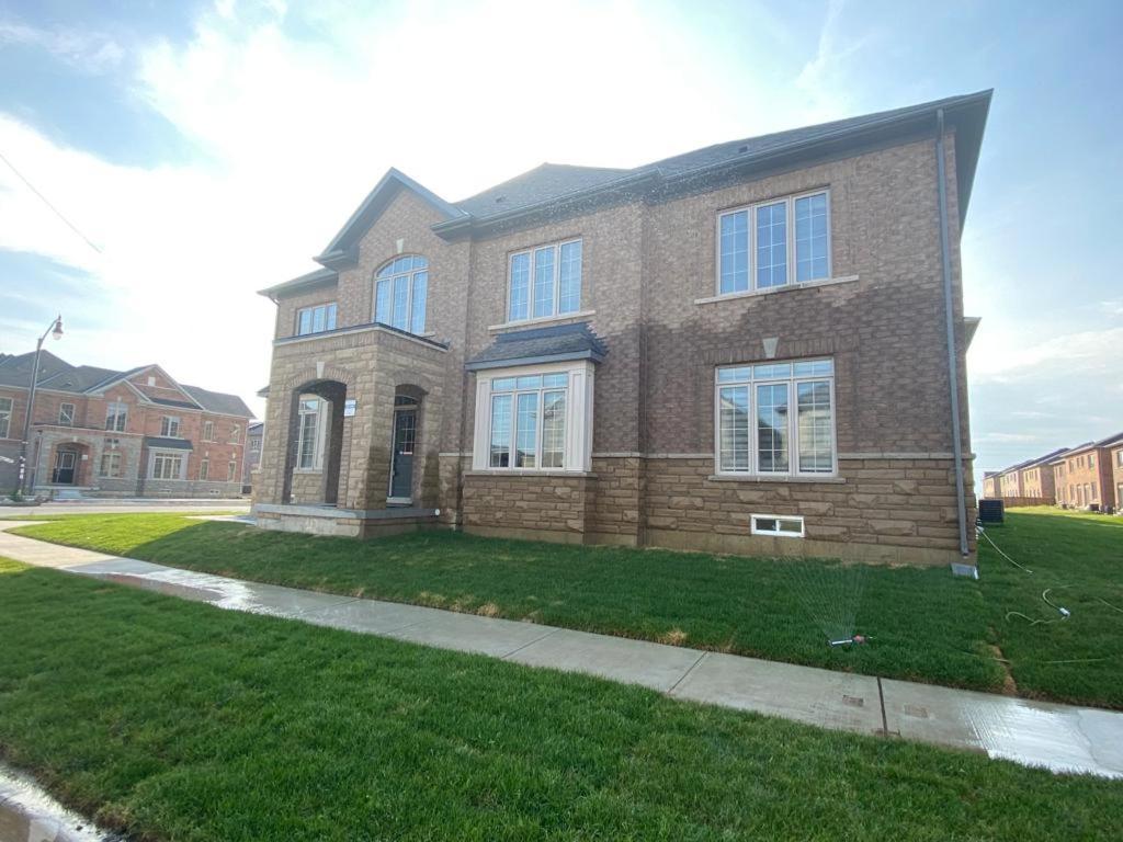 537 Veterans Dr Brampton On L7A 0C4 Villa Buitenkant foto