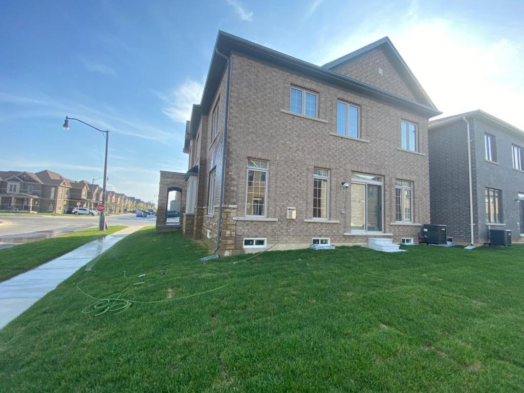 537 Veterans Dr Brampton On L7A 0C4 Villa Buitenkant foto